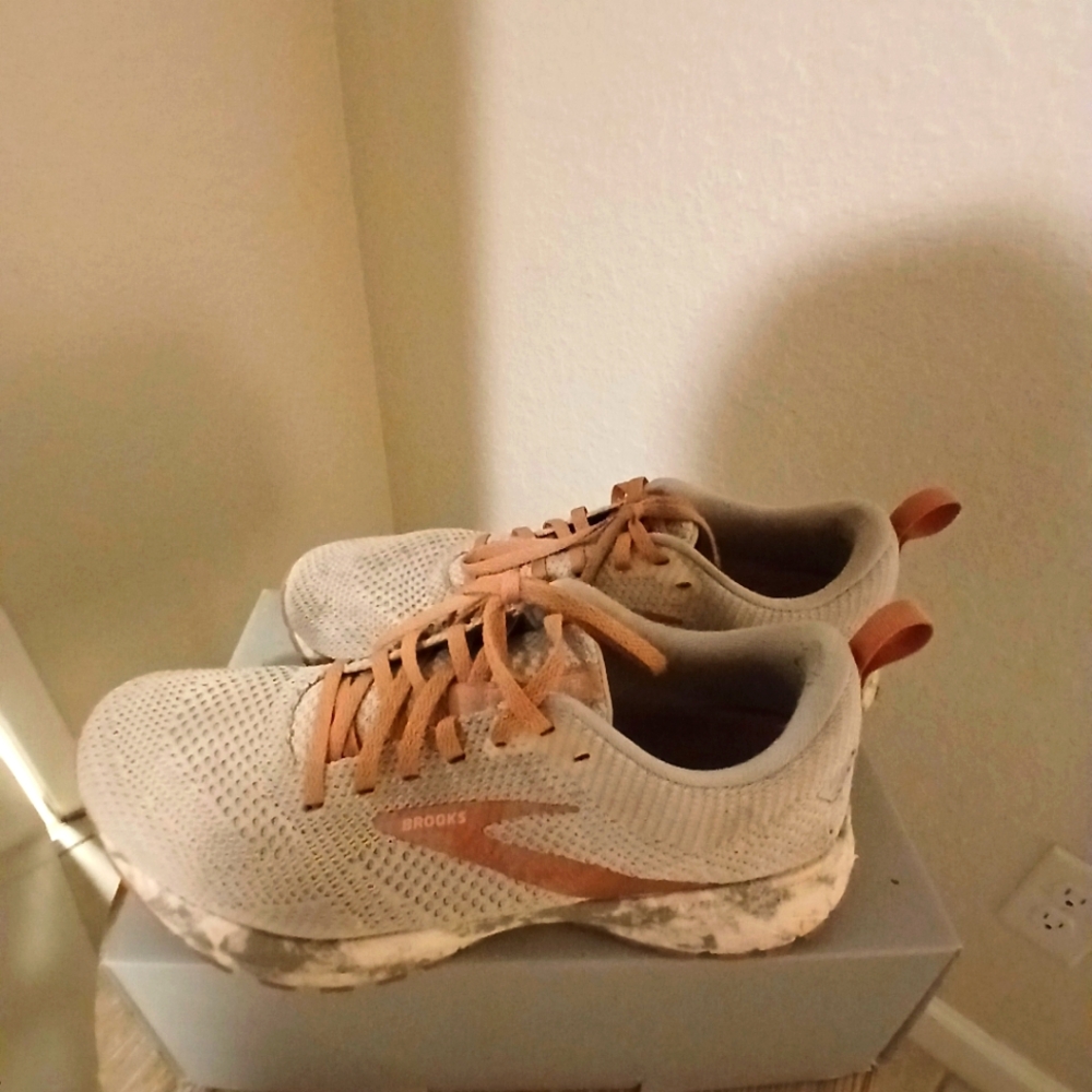 Brooks Sneakers